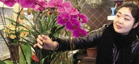 市民購(gòu)買(mǎi)鮮花